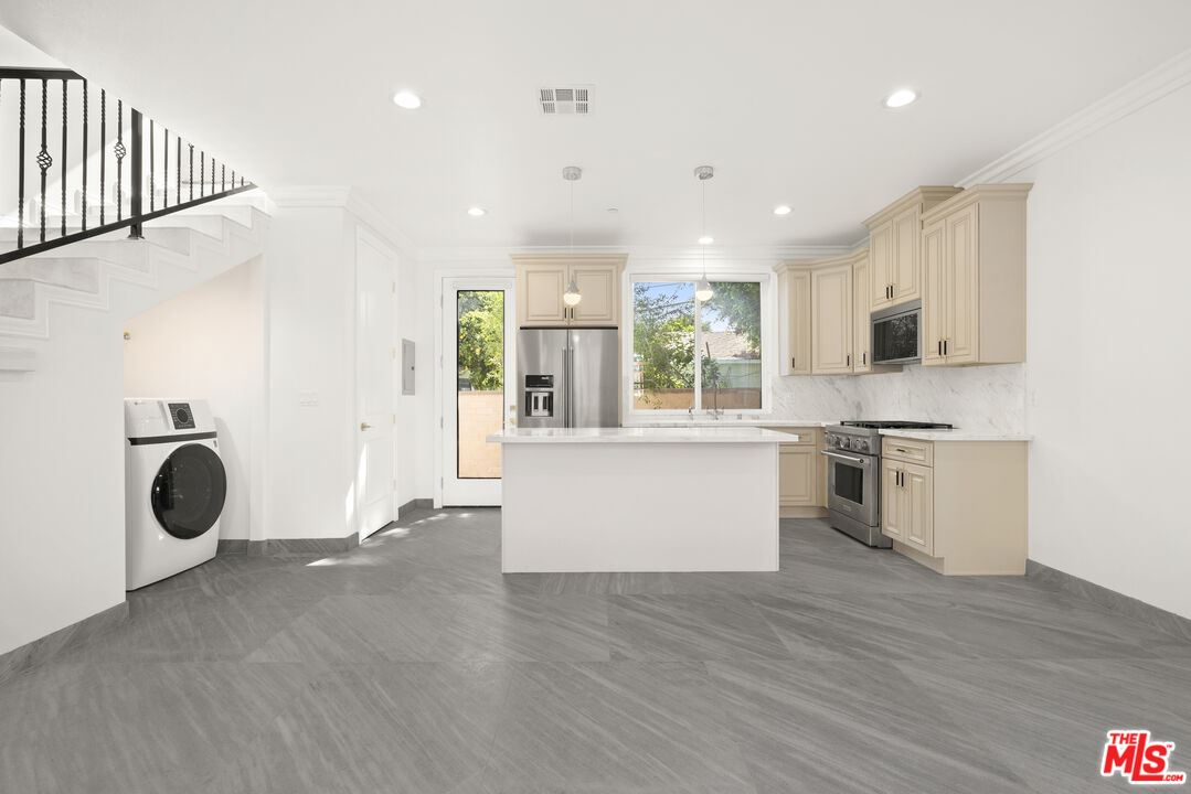 2017 S Centinela Ave Unit: C