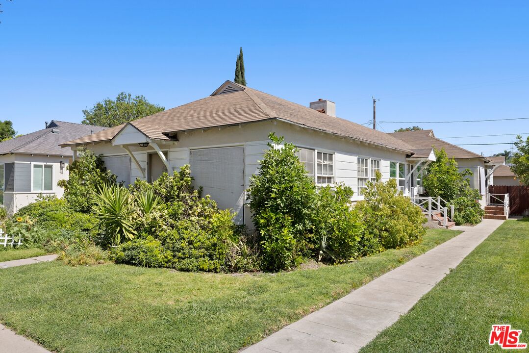 242 N Cordova St