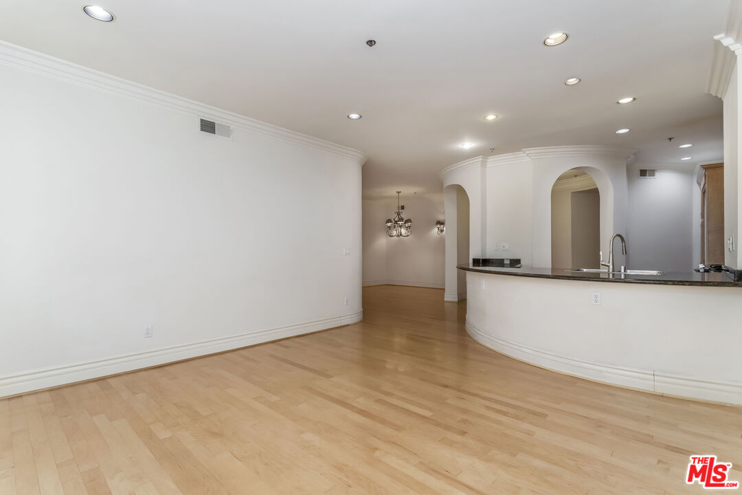 10364 Almayo Ave Unit: 103