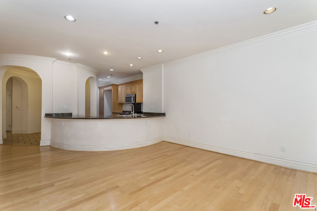 10364 Almayo Ave Unit: 103