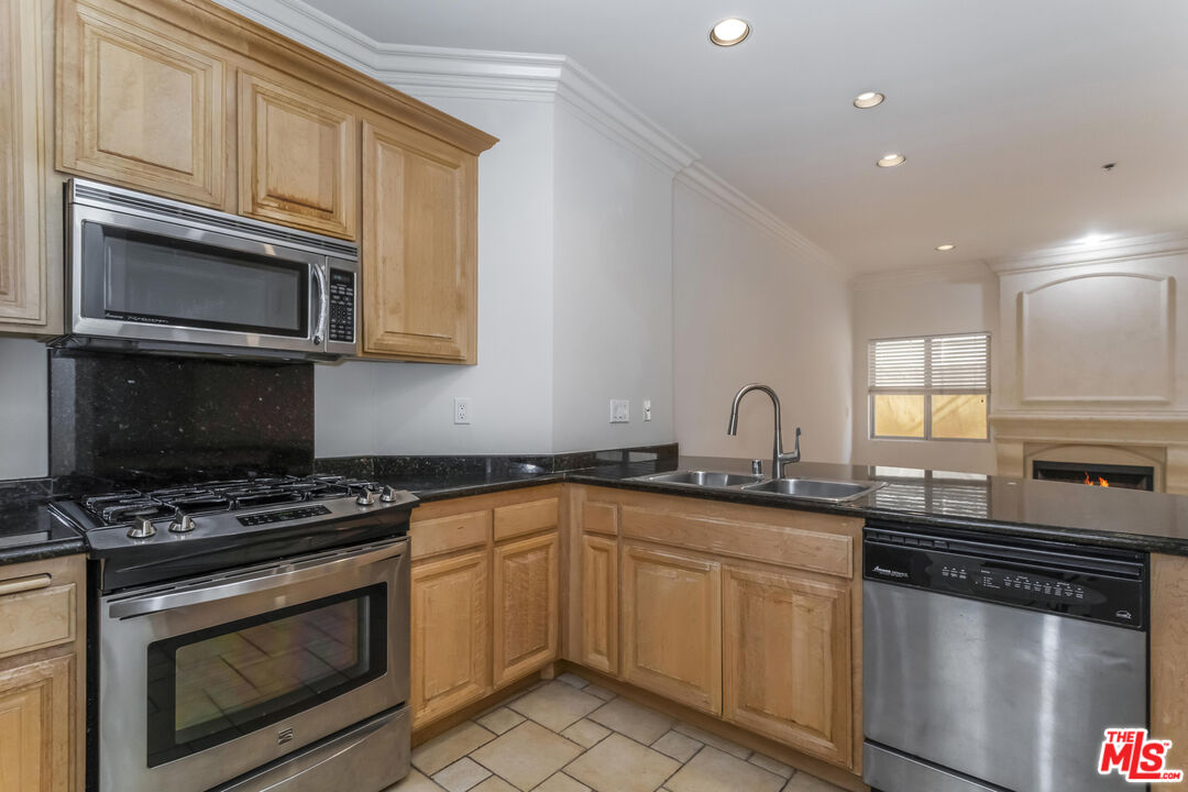 10364 Almayo Ave Unit: 103