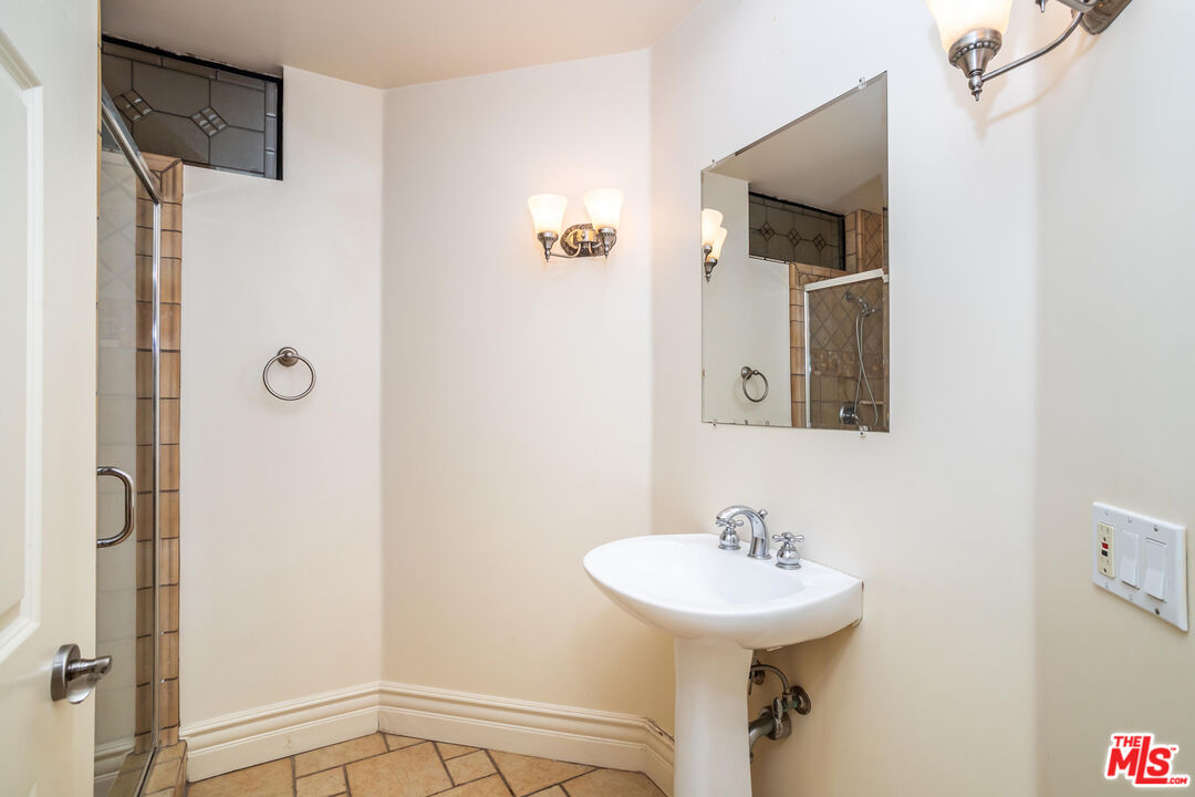 10364 Almayo Ave Unit: 103