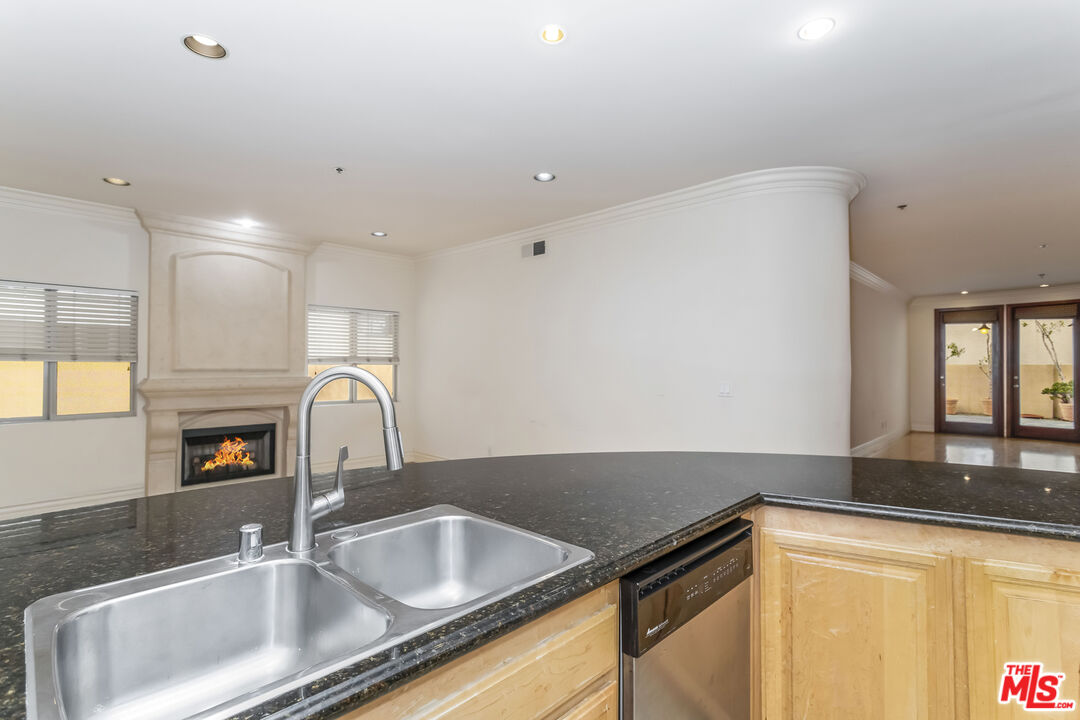 10364 Almayo Ave Unit: 103