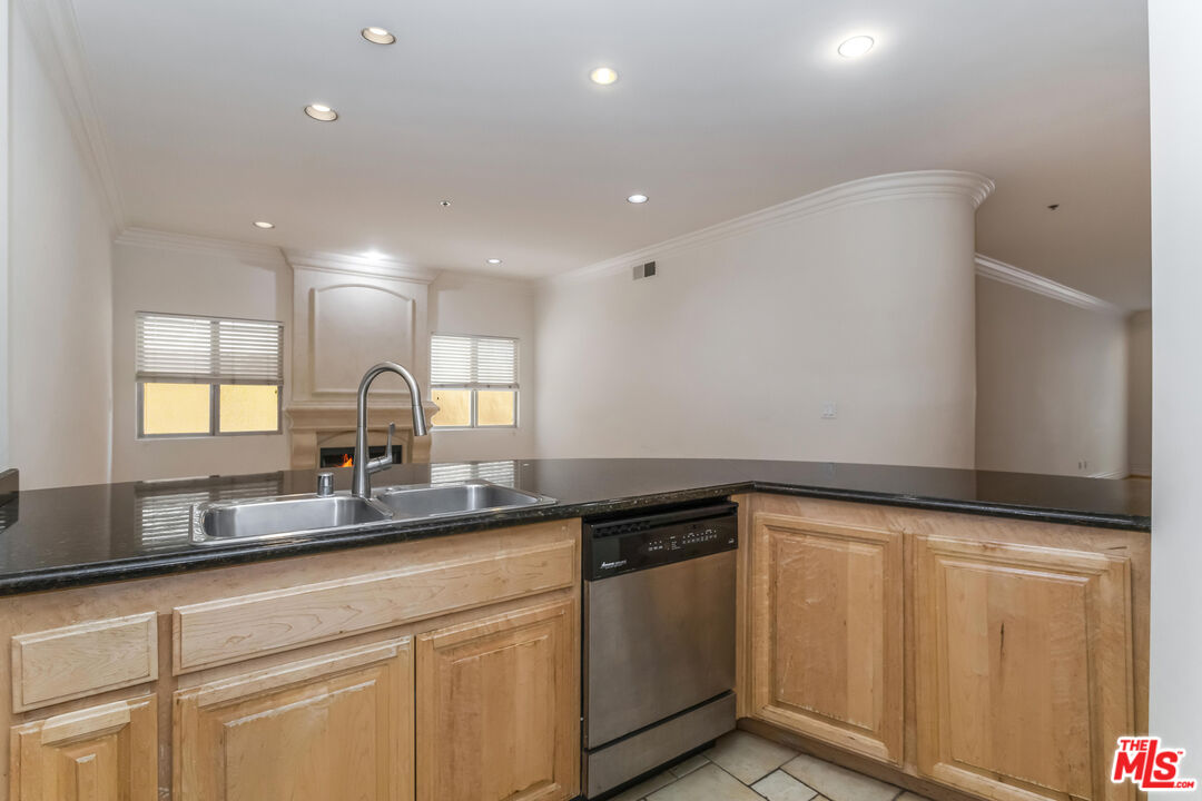 10364 Almayo Ave Unit: 103