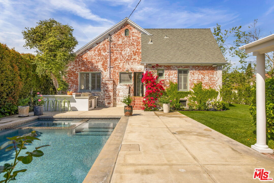 902 S Citrus Ave