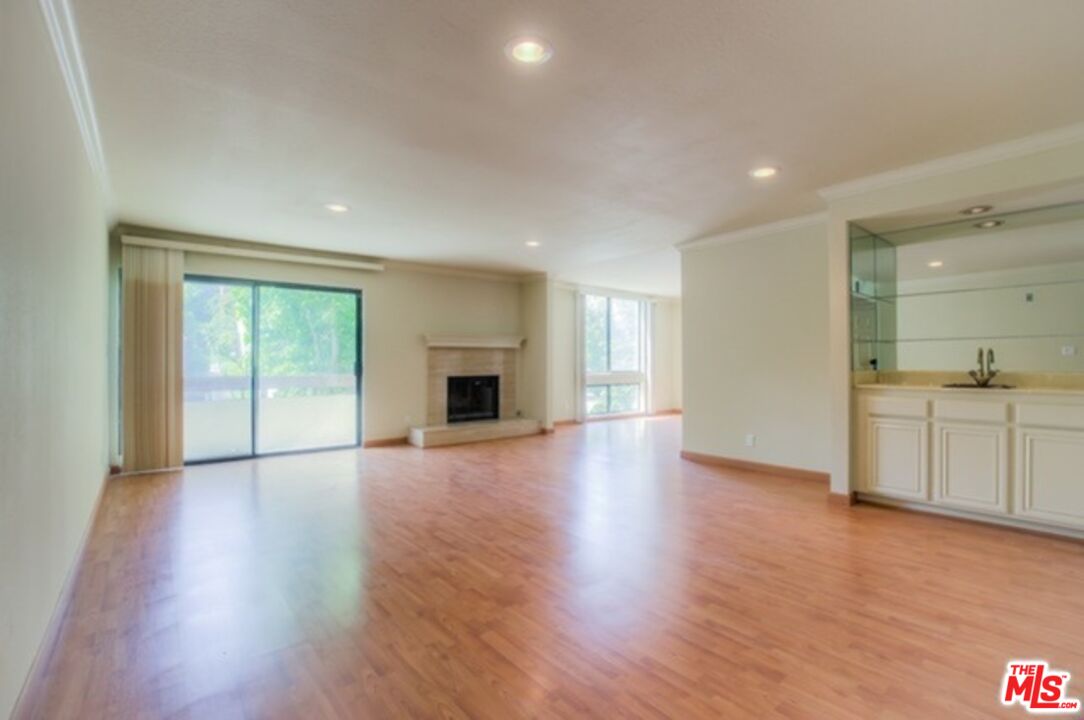 1854 S Beverly Glen Blvd Unit: 101