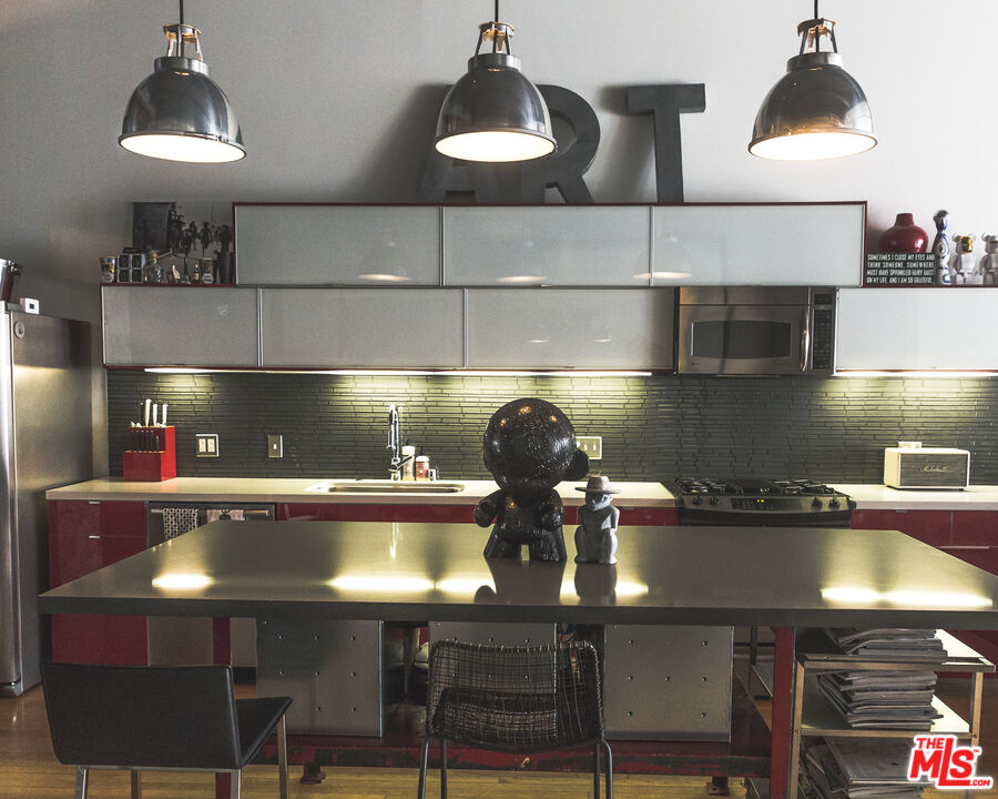 1850 Industrial St Unit: 215