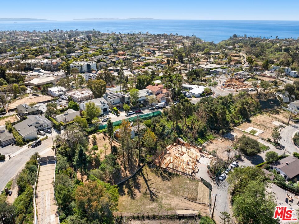 1018 Maroney Ln