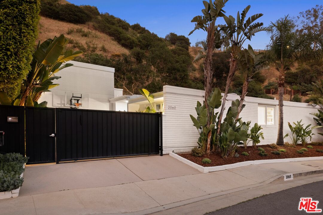 2060 N Beverly Dr