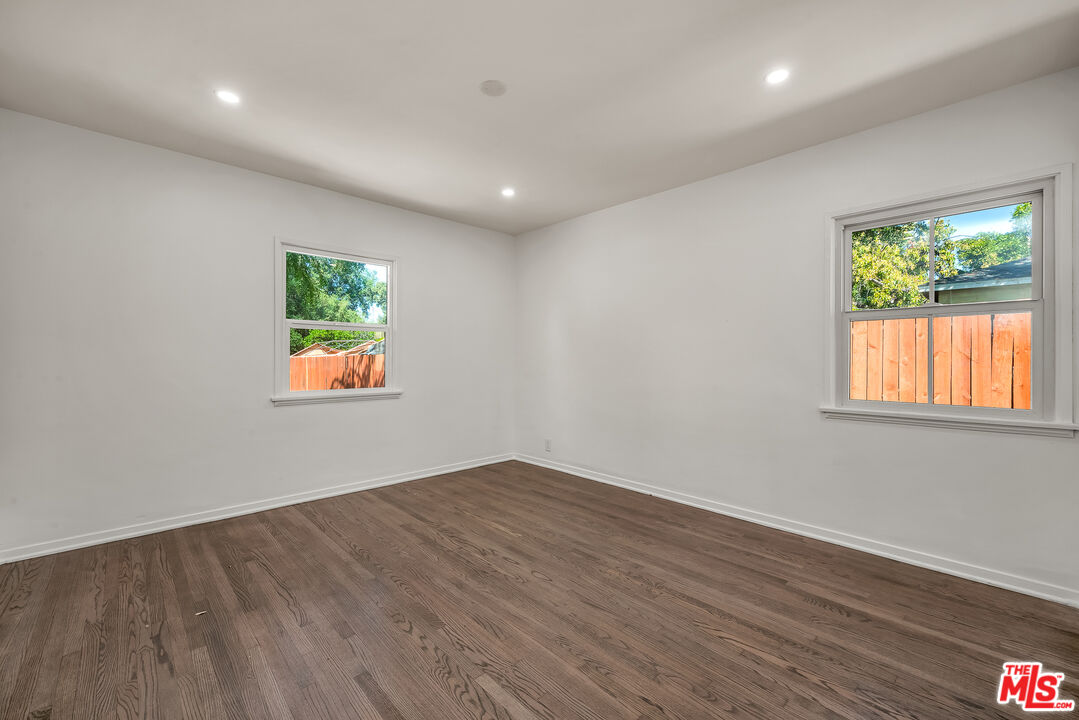 1091 Palm Ter