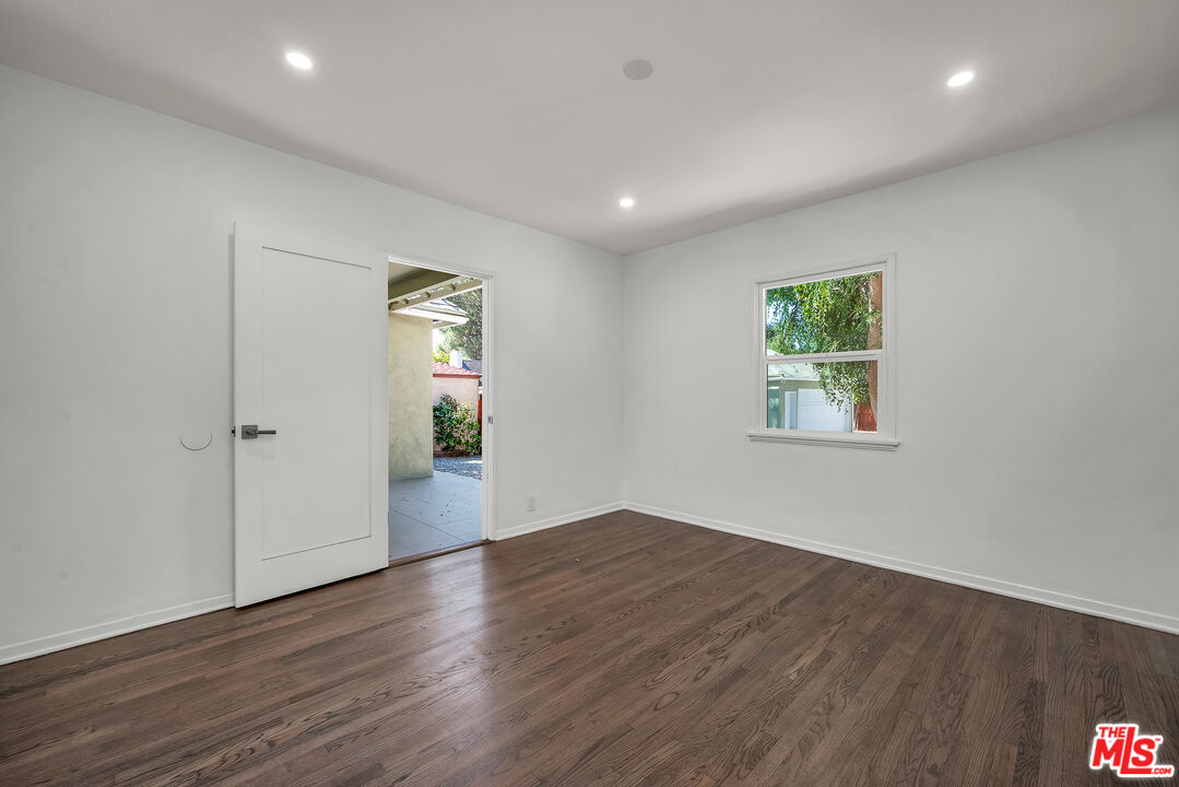 1091 Palm Ter
