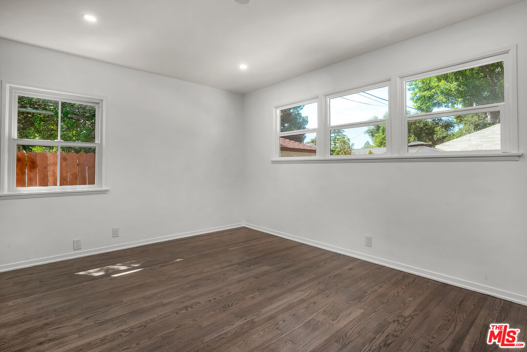 1091 Palm Ter