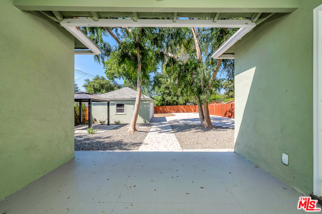 1091 Palm Ter