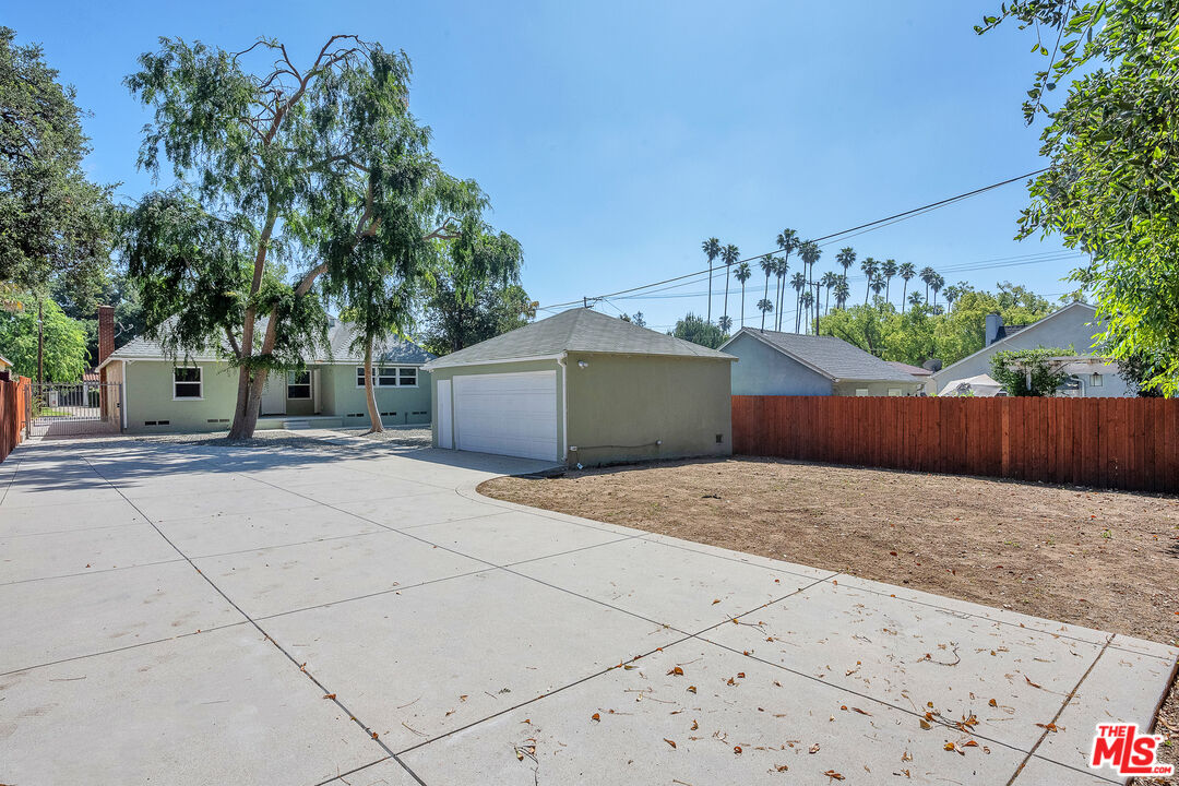 1091 Palm Ter