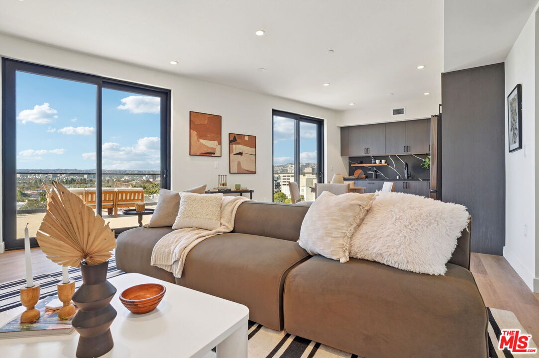1110 S Spaulding Ave Unit: 102