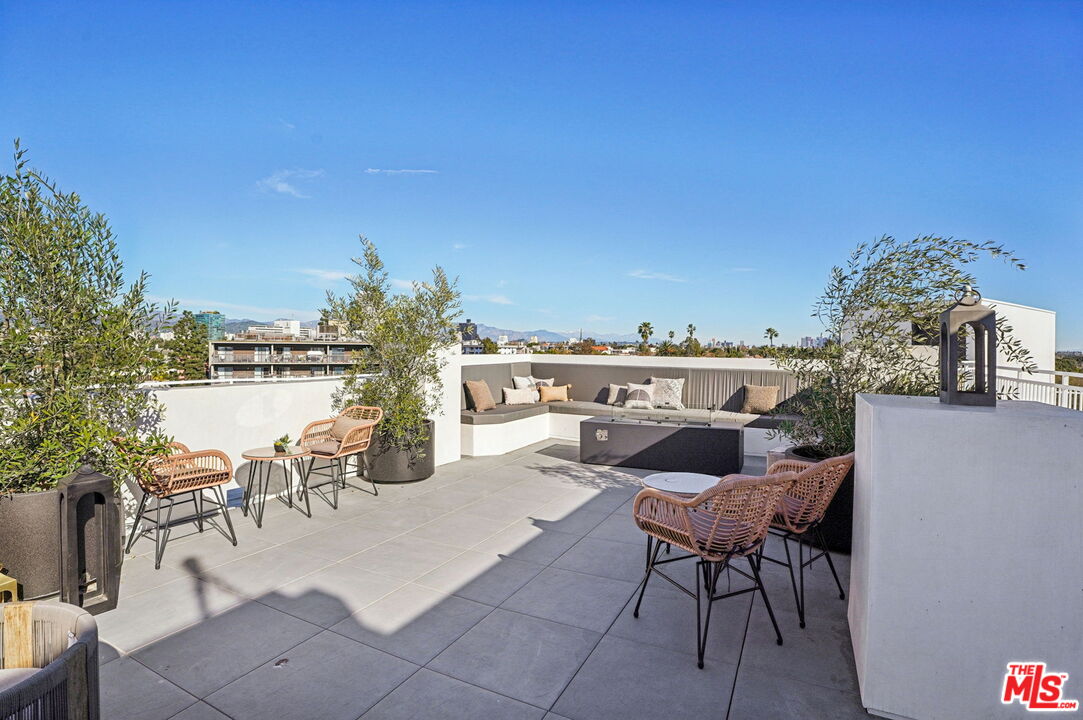 1110 S Spaulding Ave Unit: 102