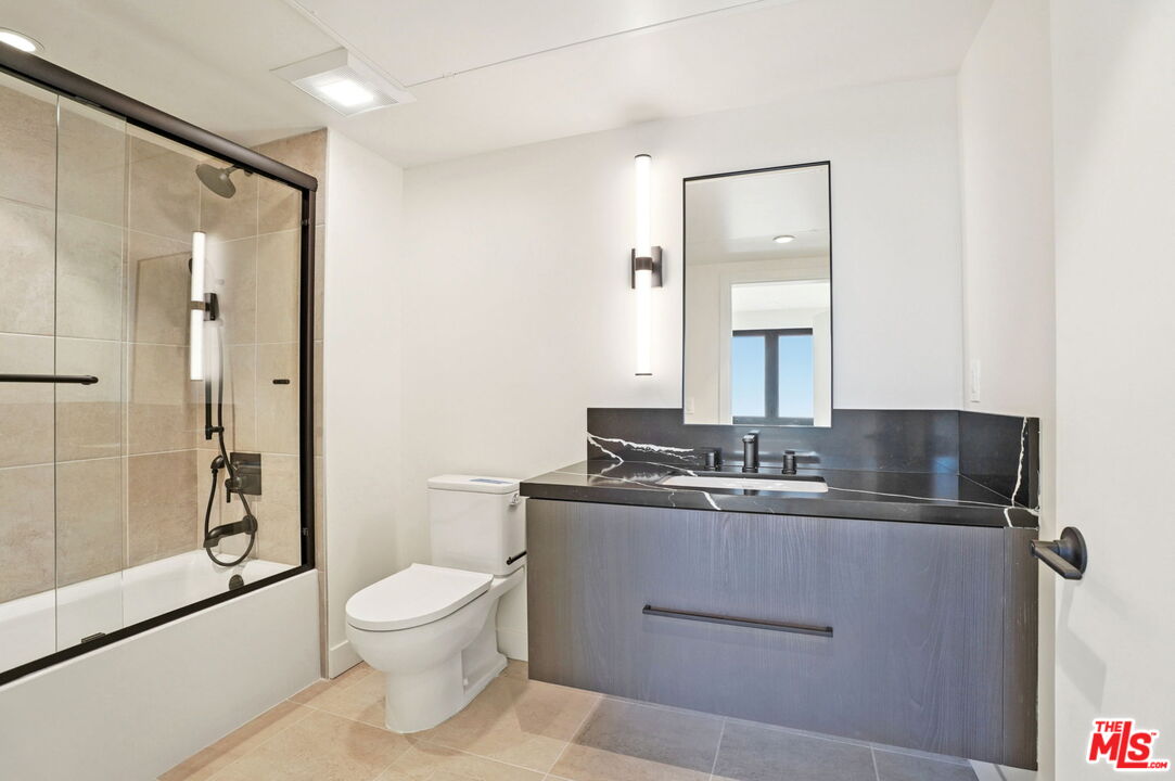 1110 S Spaulding Ave Unit: 102