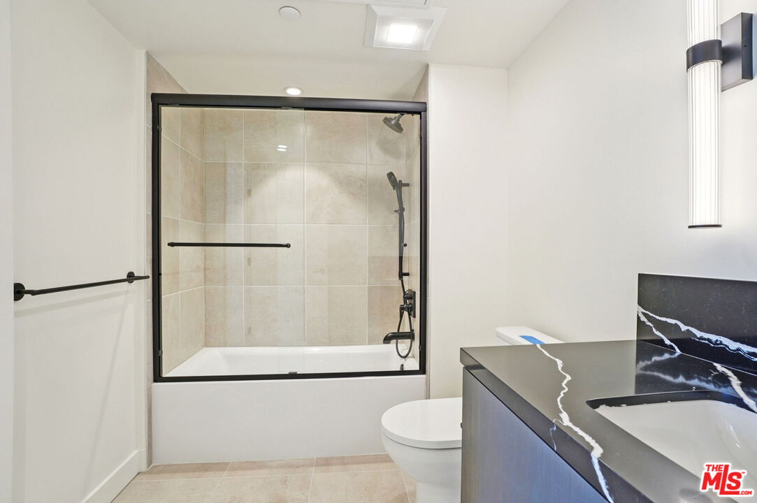1110 S Spaulding Ave Unit: 102