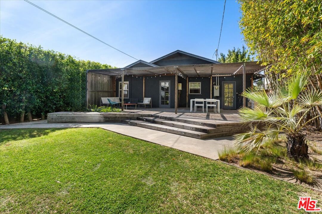 1282 Meadowbrook Ave