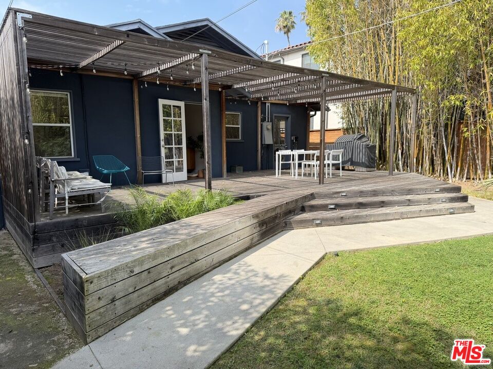 1282 Meadowbrook Ave