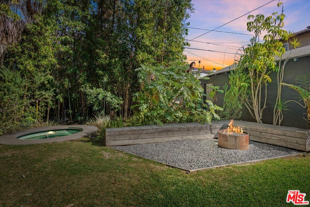 1282 Meadowbrook Ave
