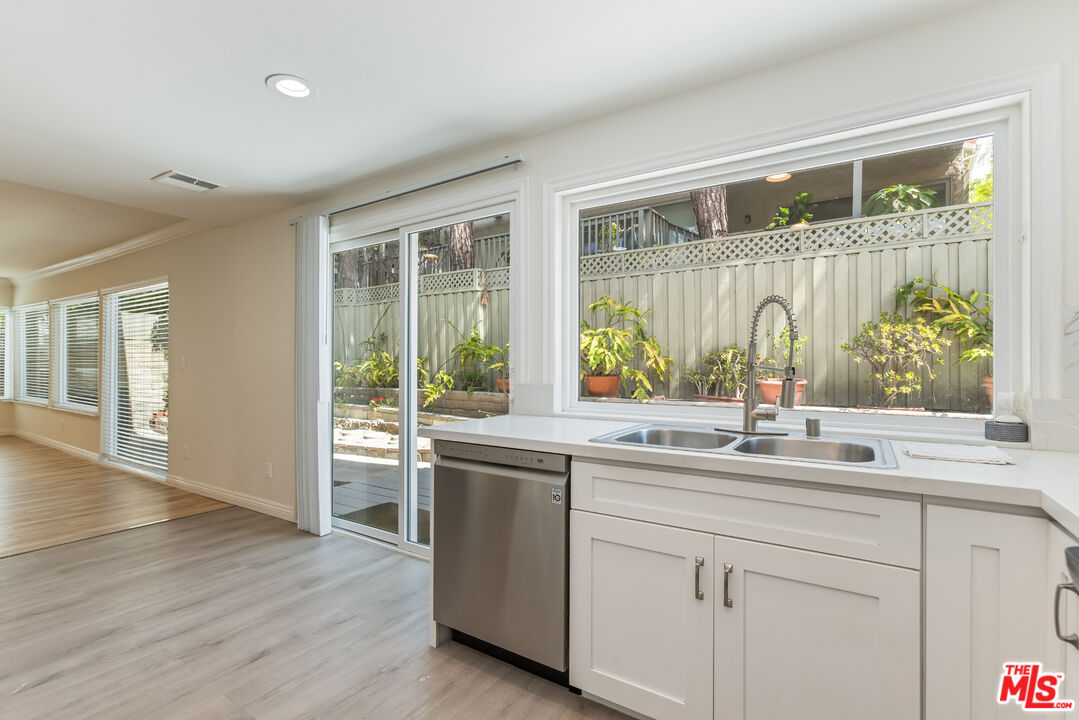 10227 Autumn Leaf Cir