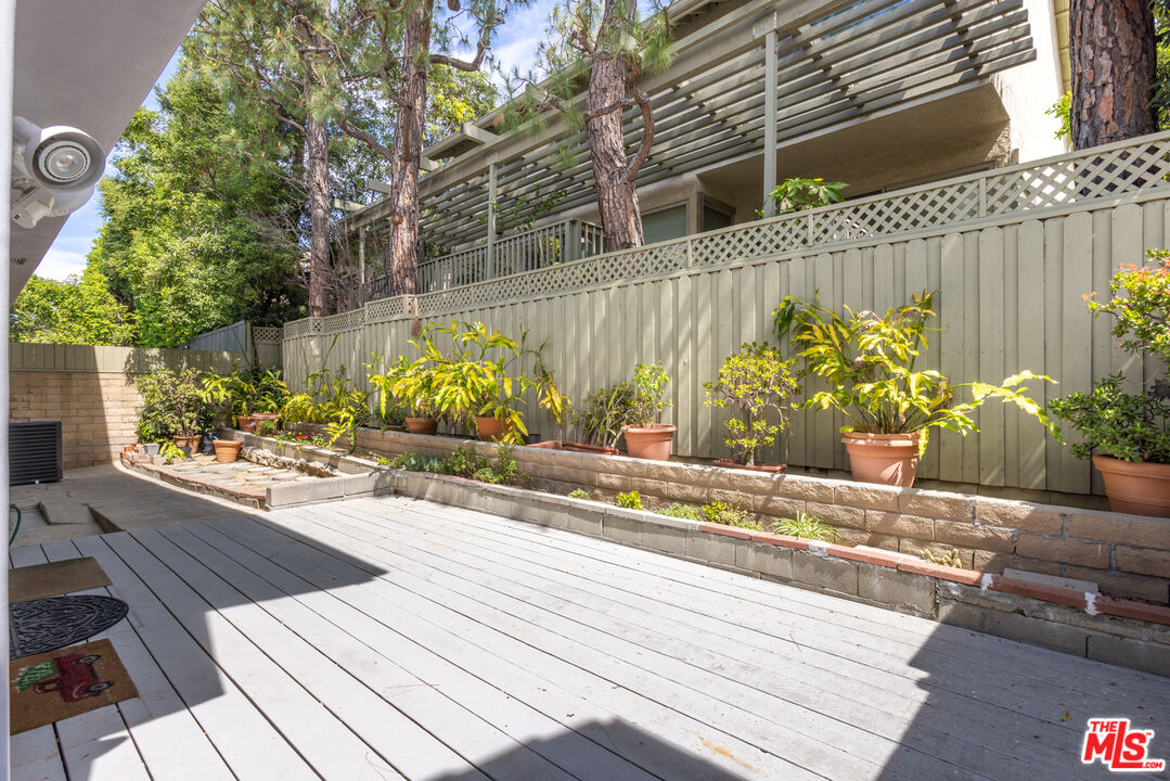 10227 Autumn Leaf Cir