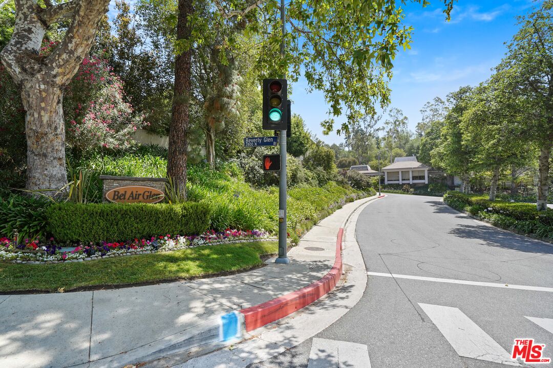 10227 Autumn Leaf Cir