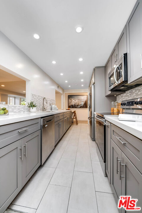 441 N Oakhurst Dr Unit: 203