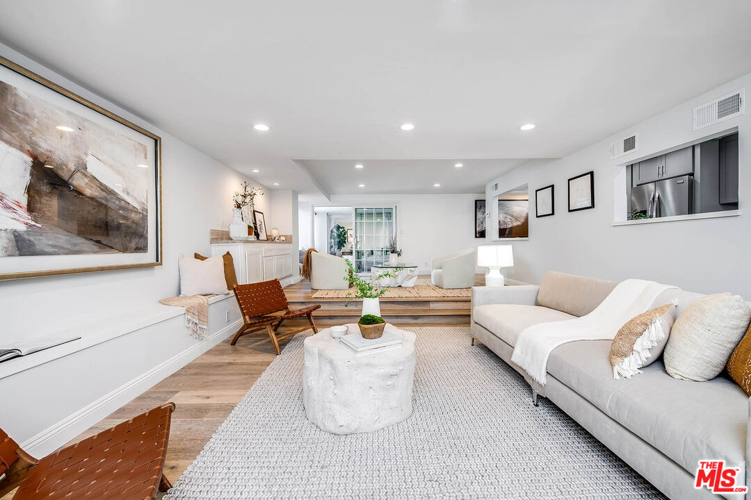 441 N Oakhurst Dr Unit: 203