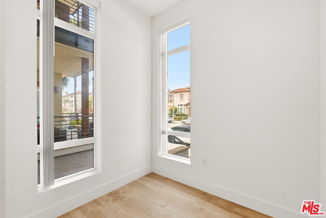 12920 Runway Rd Unit: 120
