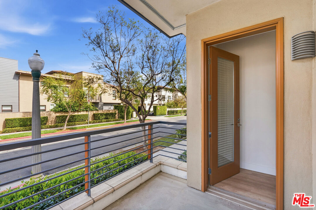 12920 Runway Rd Unit: 120