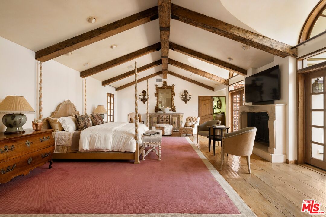 214 S Beverly Glen Blvd