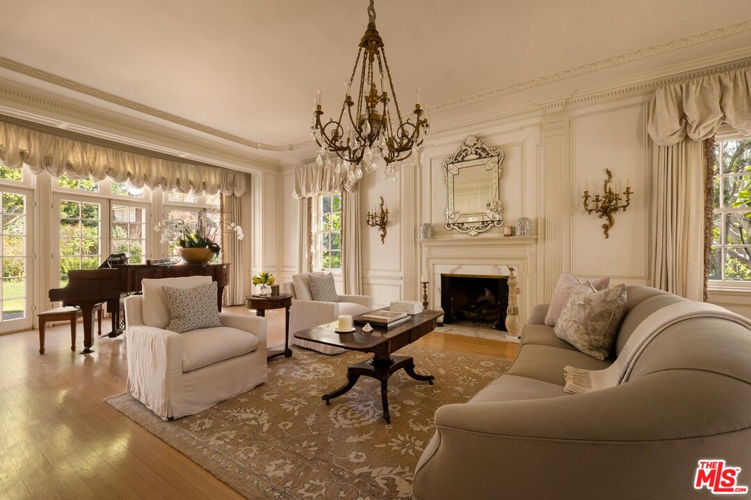 214 S Beverly Glen Blvd