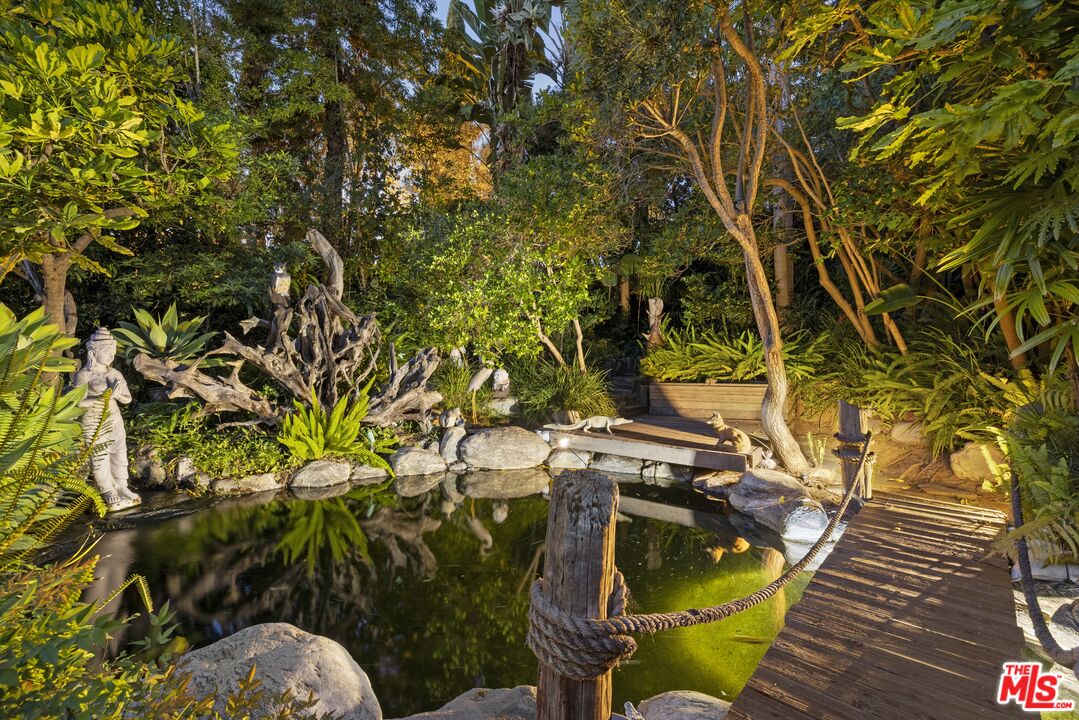 214 S Beverly Glen Blvd