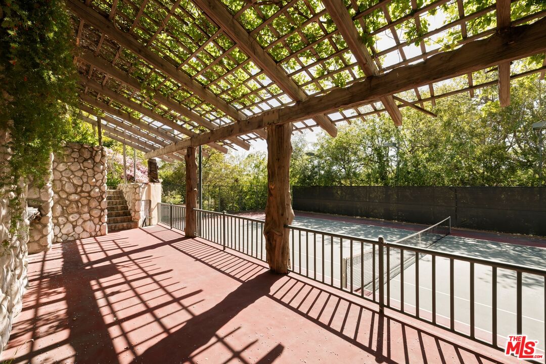 214 S Beverly Glen Blvd