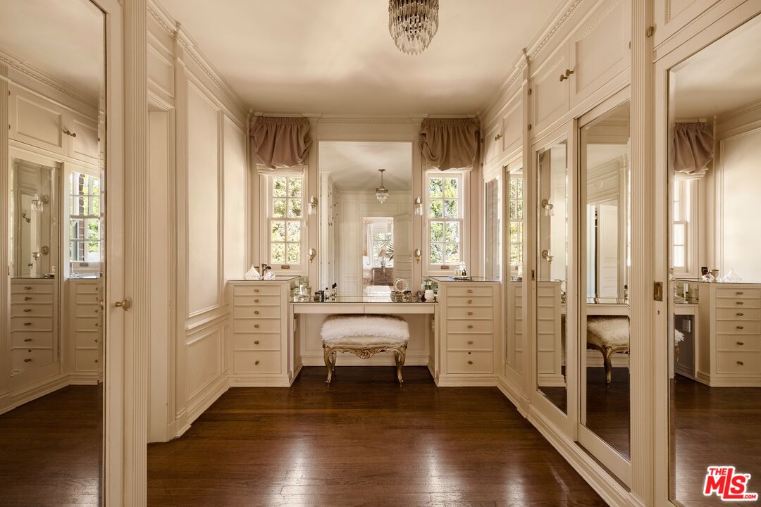 214 S Beverly Glen Blvd