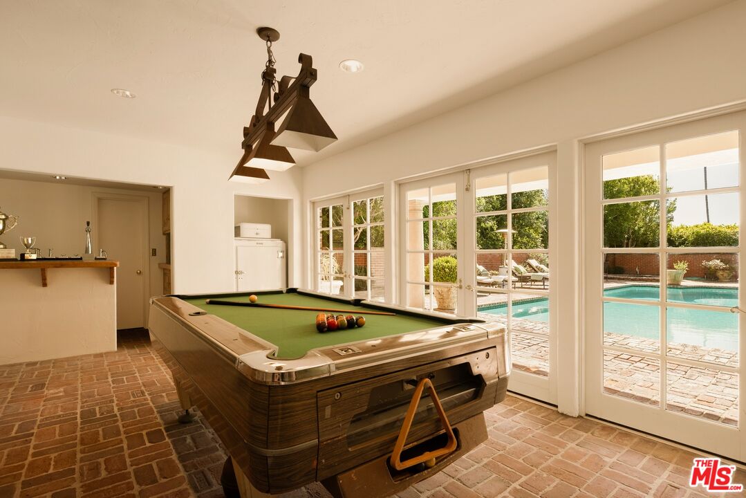 214 S Beverly Glen Blvd