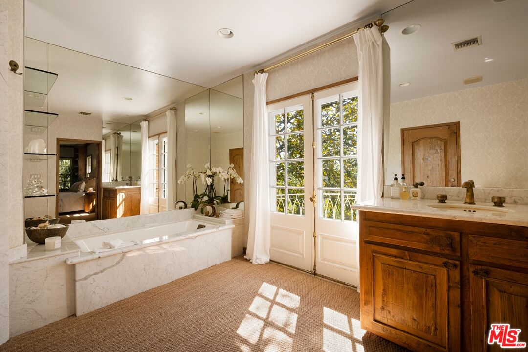 214 S Beverly Glen Blvd