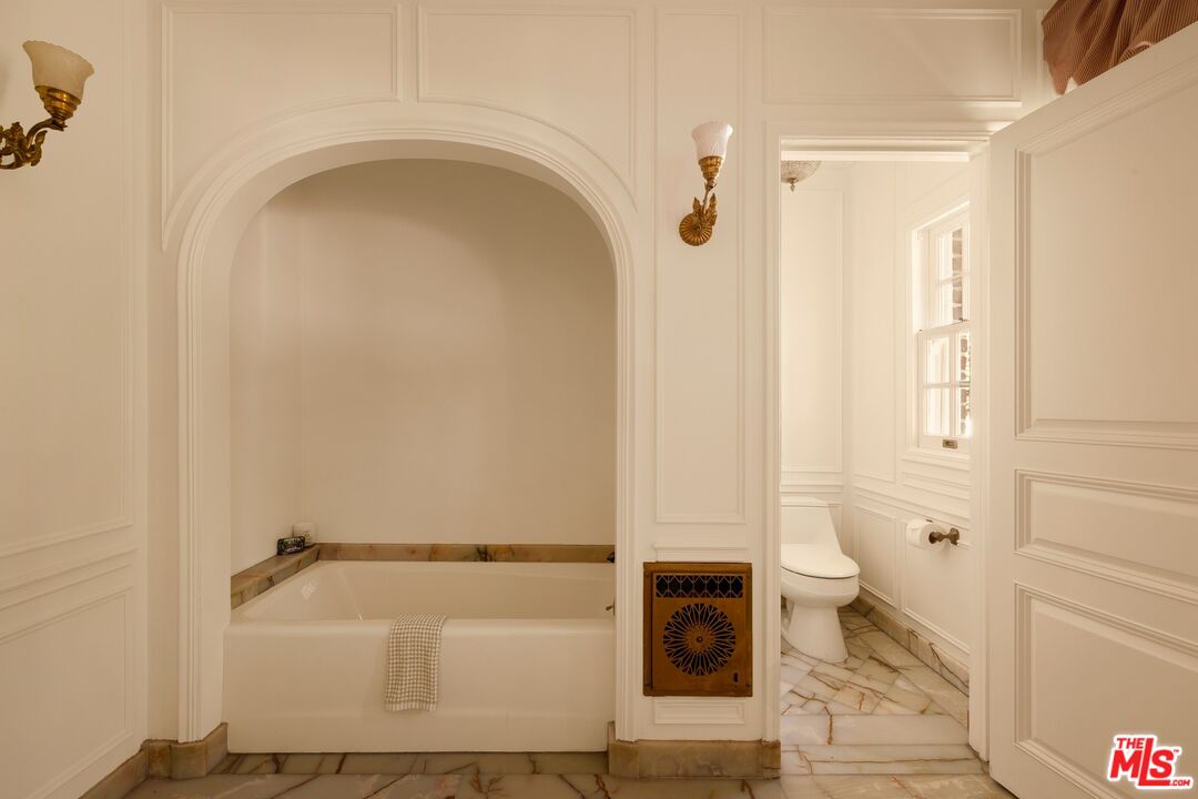 214 S Beverly Glen Blvd