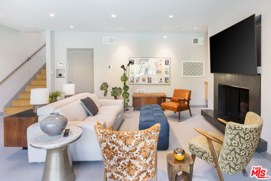 1256 Beverly Green Dr