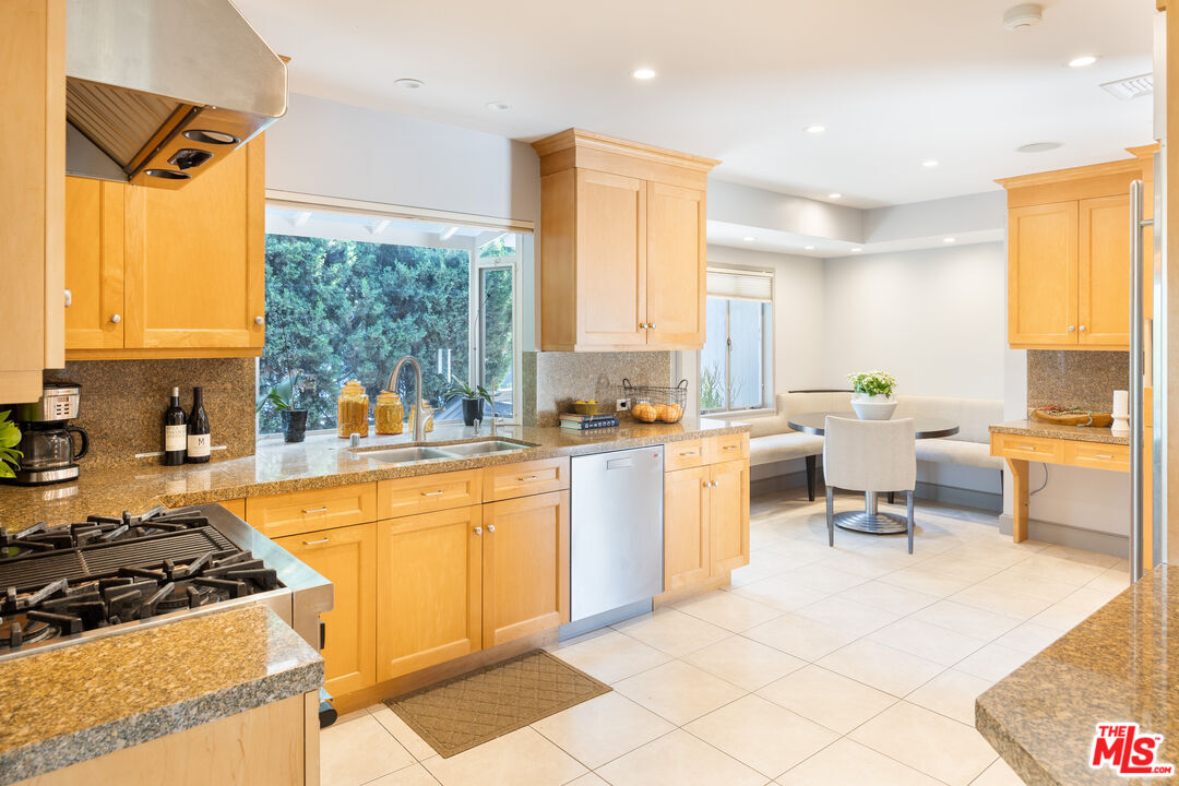 1256 Beverly Green Dr