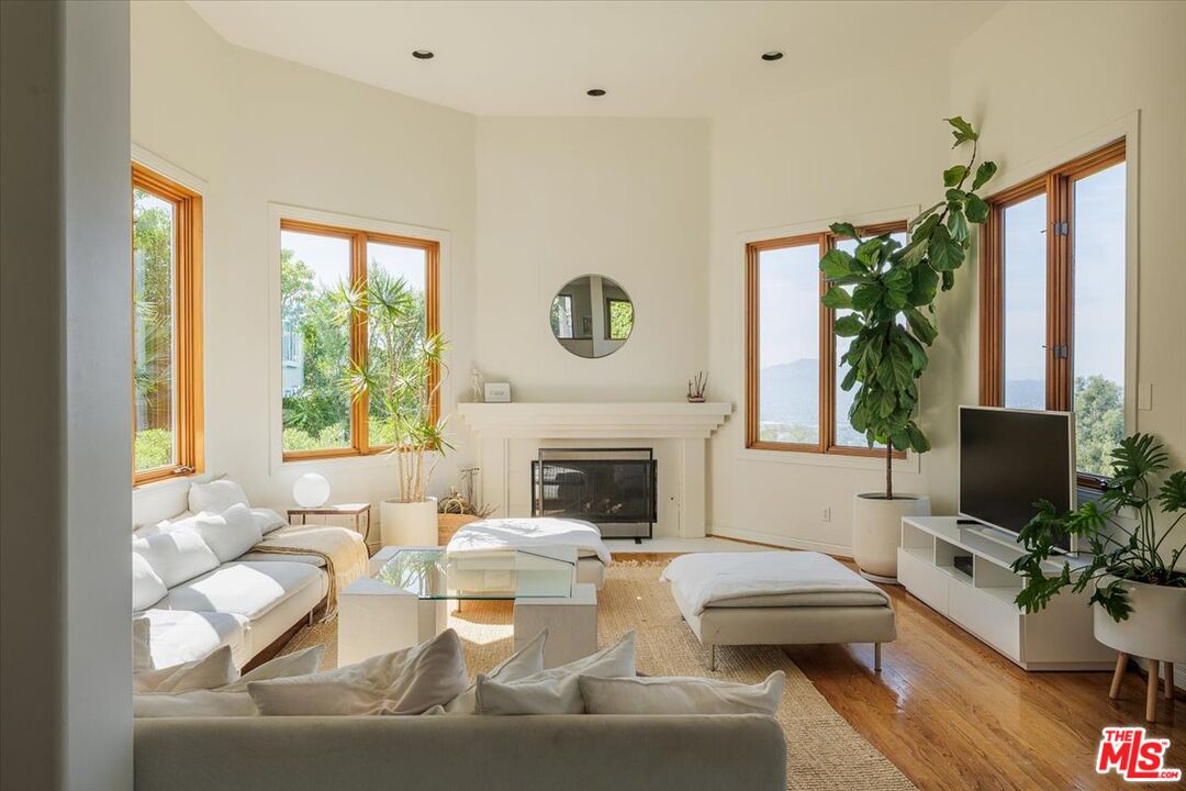 804 Mount Washington Dr