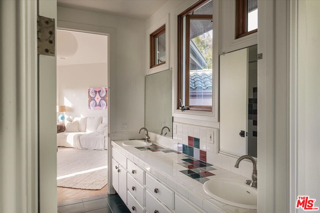 804 Mount Washington Dr