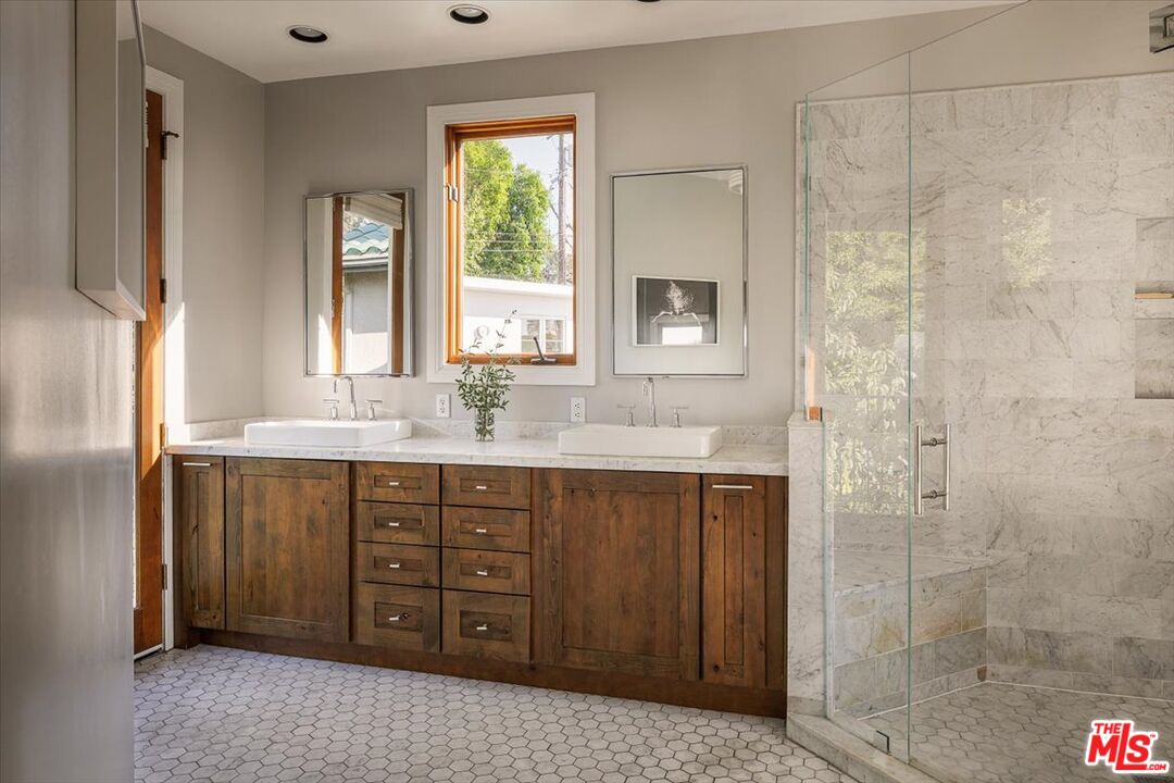 804 Mount Washington Dr