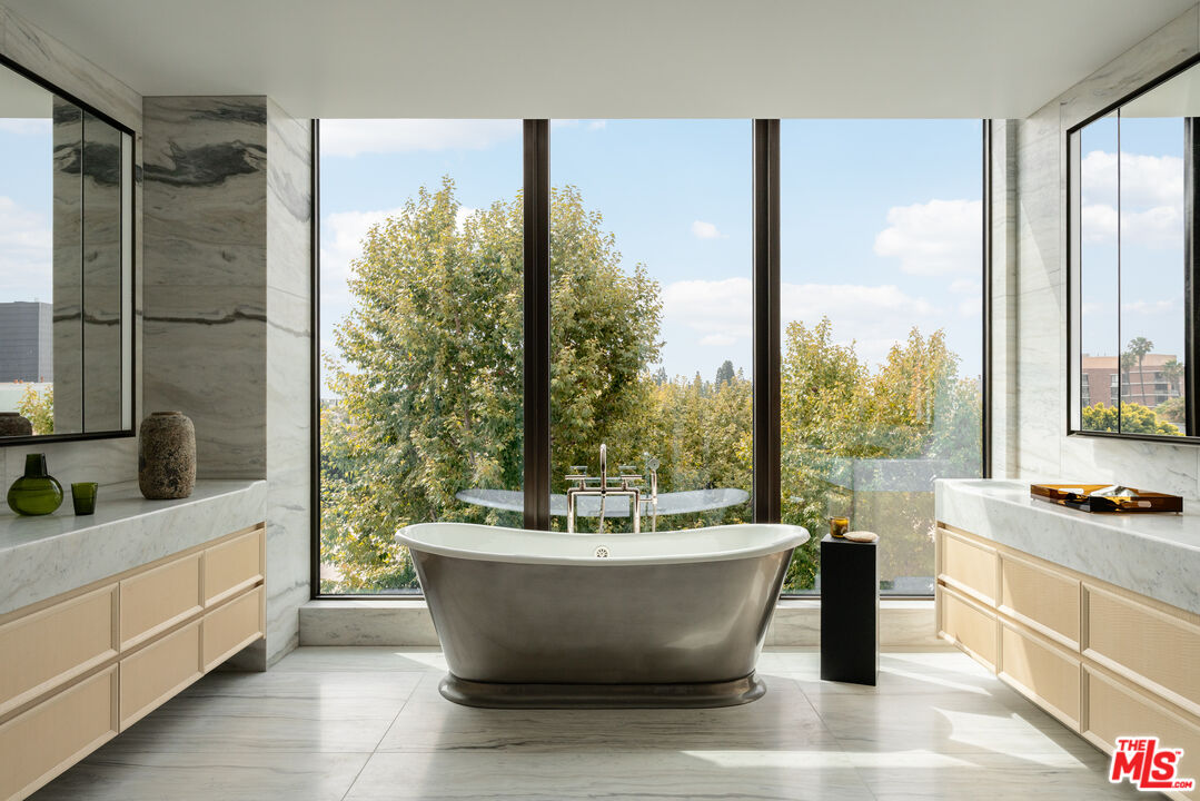 9900 S Santa Monica Blvd Unit: PHE