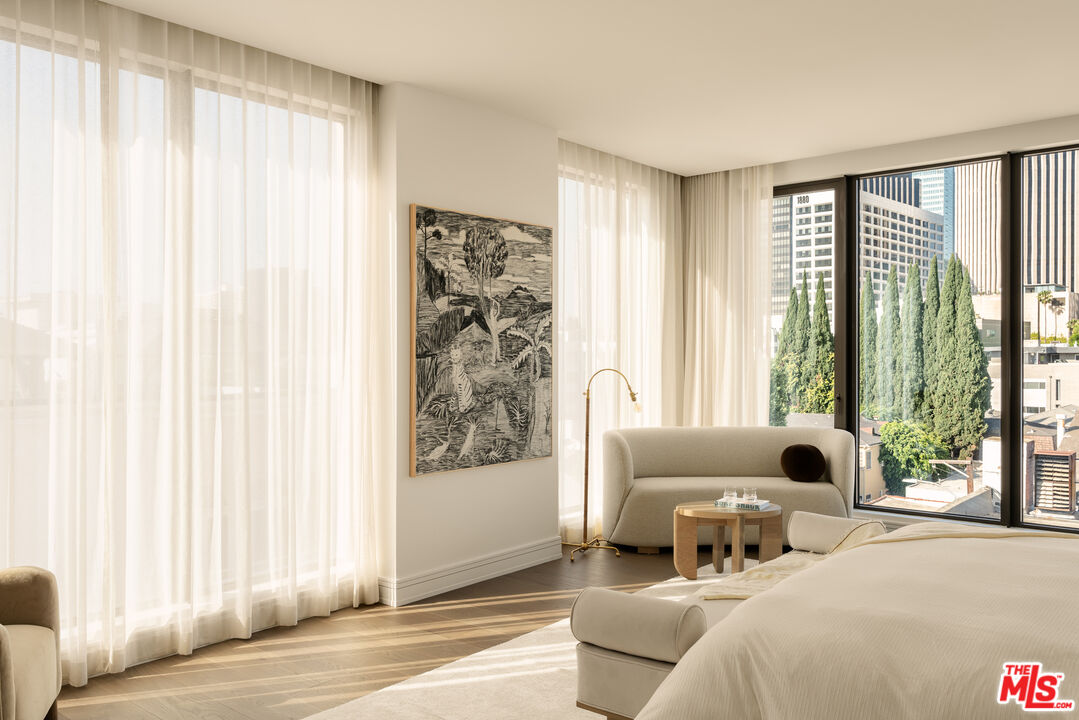 9900 S Santa Monica Blvd Unit: PHE