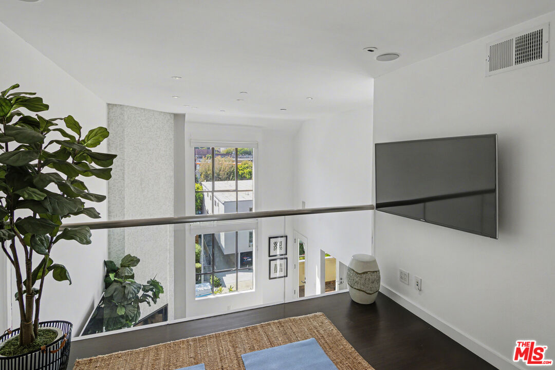 720 Huntley Dr Unit: 202