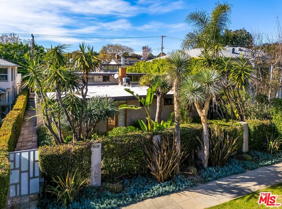 609 N Doheny Dr Unit: D
