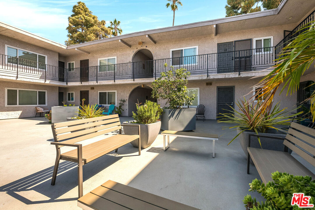 445 Washington Blvd Unit: 10